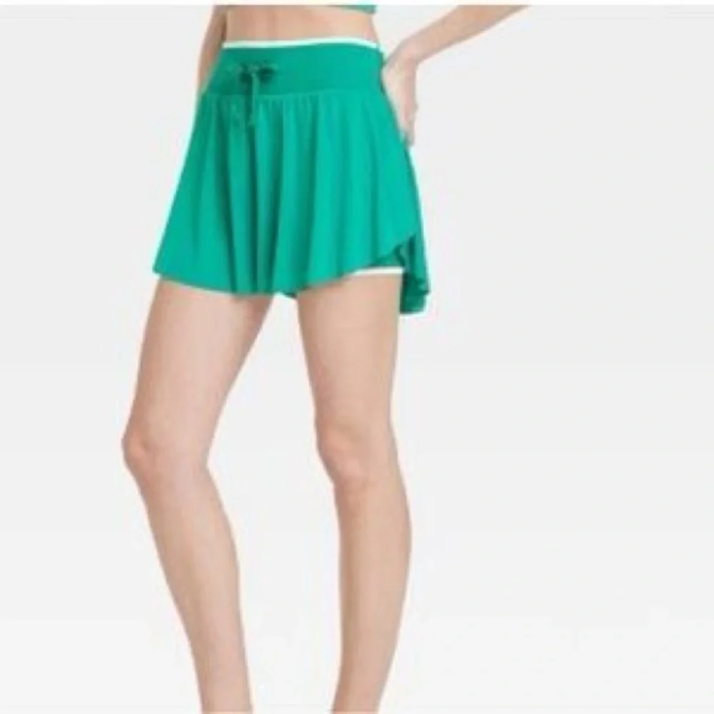 *Worn Once* All In Motion Green 2 Piece Set, Small Tank, Medium Skort - Picture 2 of 16